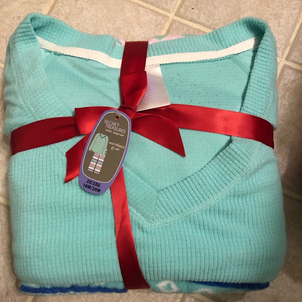 Women’s Sleep Sets (3)